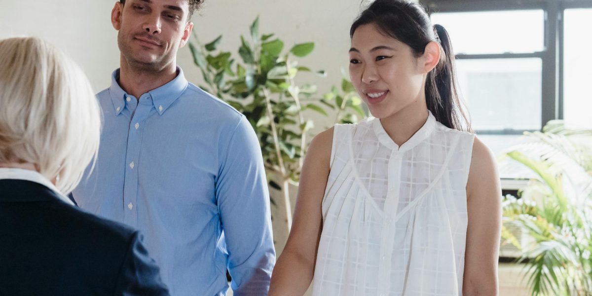 A professional real estate expert providing personalized advice to a client.