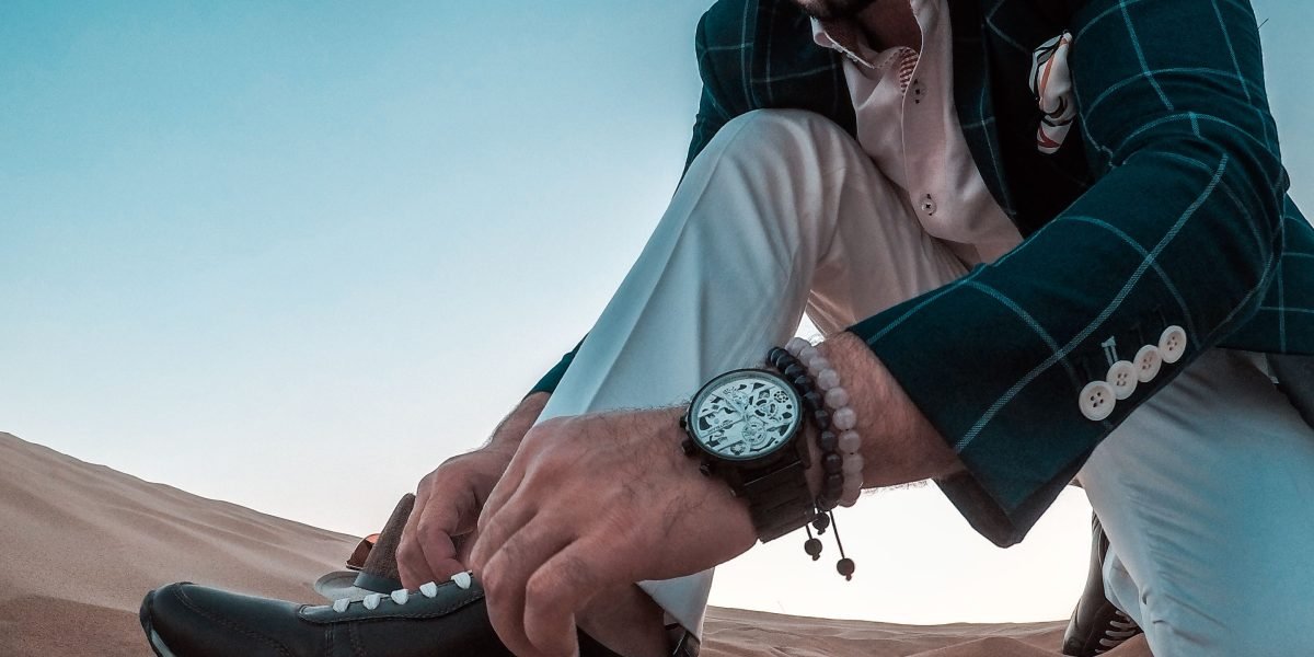 A confident individual stands against the backdrop of Dubai's iconic skyline, symbolizing opportunity and success in the real estate market.